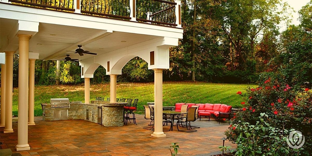 Covered outdoor kitchen and patio with built-in grill