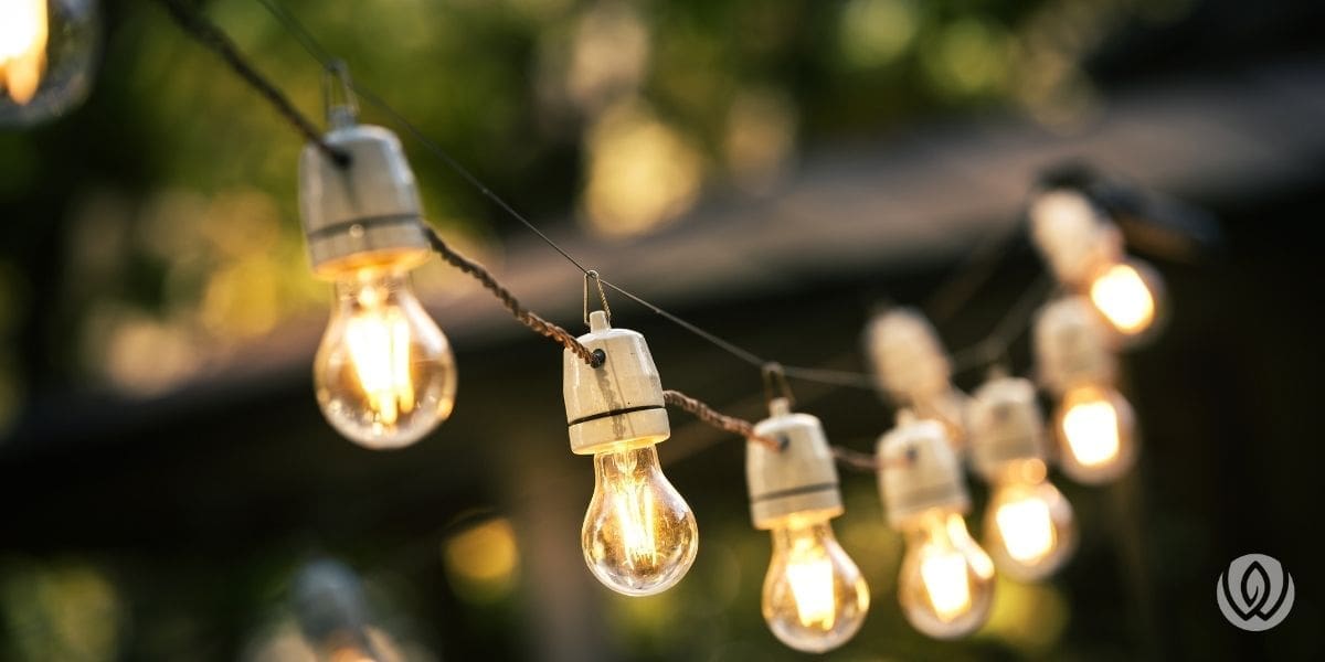 fall-patio-ideas-outdoor-lighting